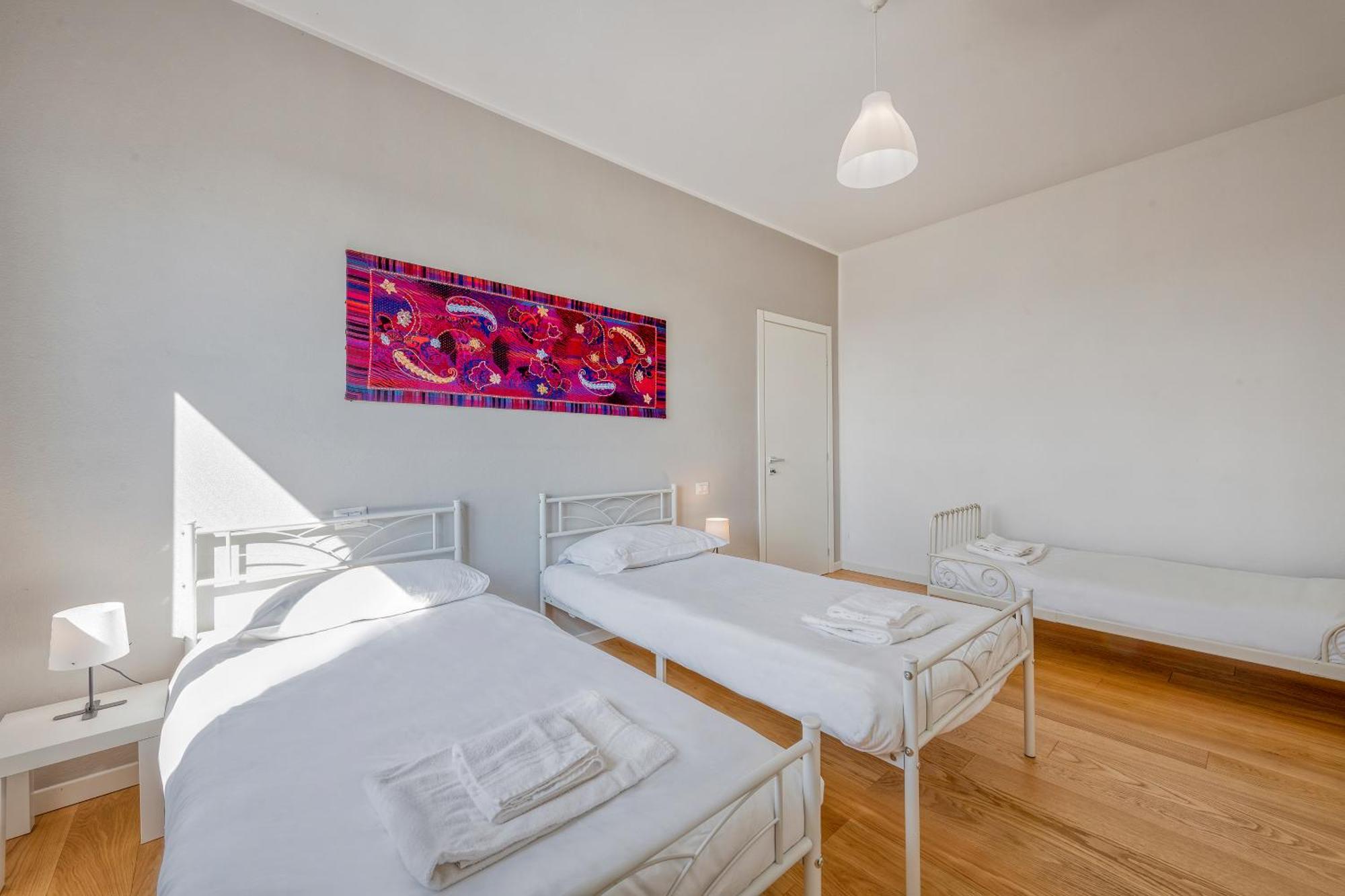 Omodeo, 19 - Ampio E Panoramico Appartement