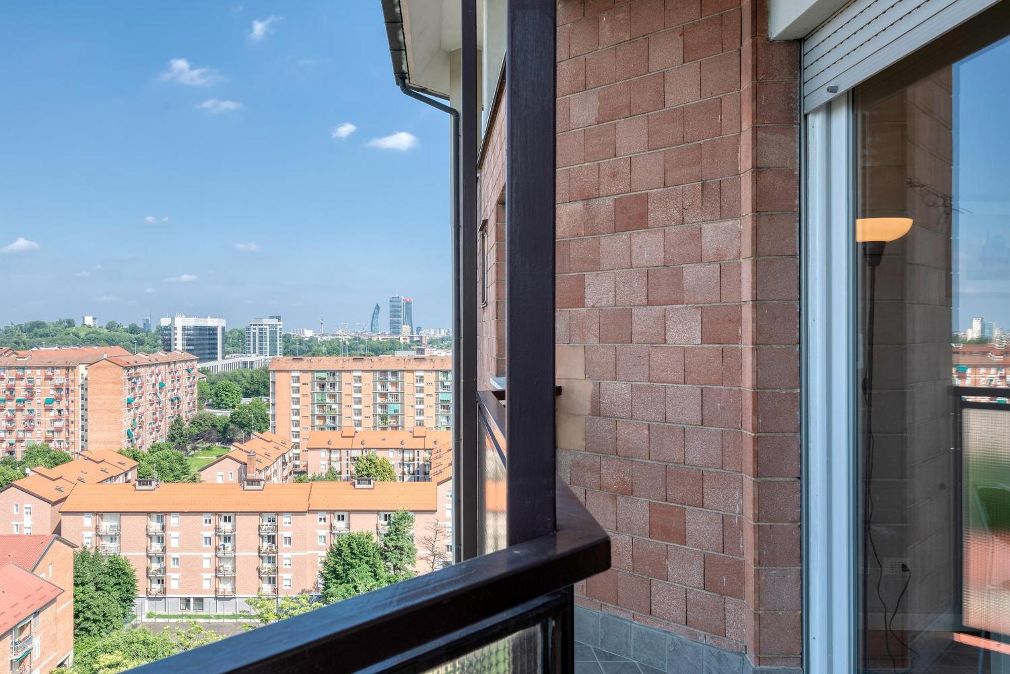 Omodeo, 19 - Ampio E Panoramico Appartement