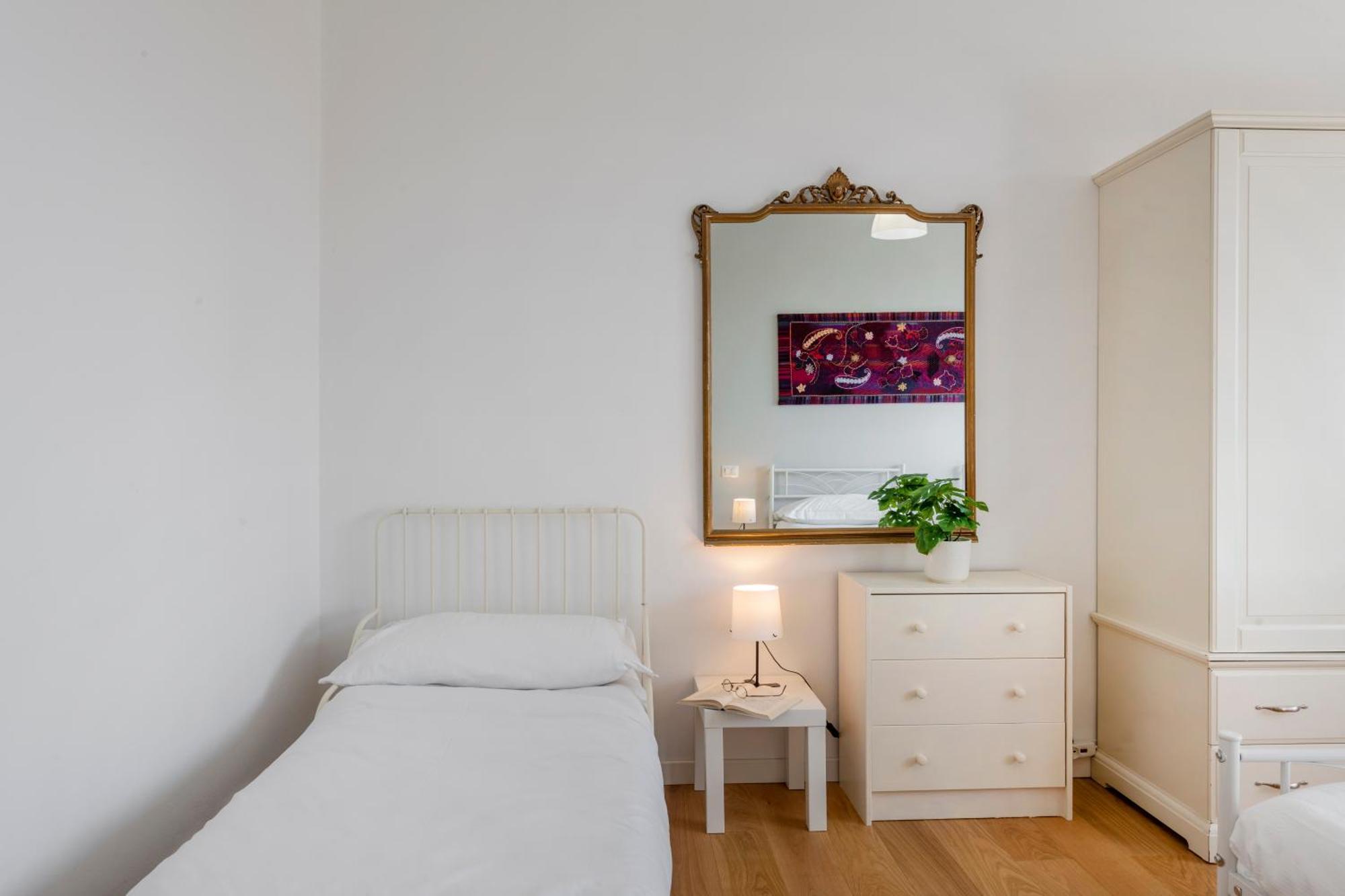 Omodeo, 19 - Ampio E Panoramico Appartement *