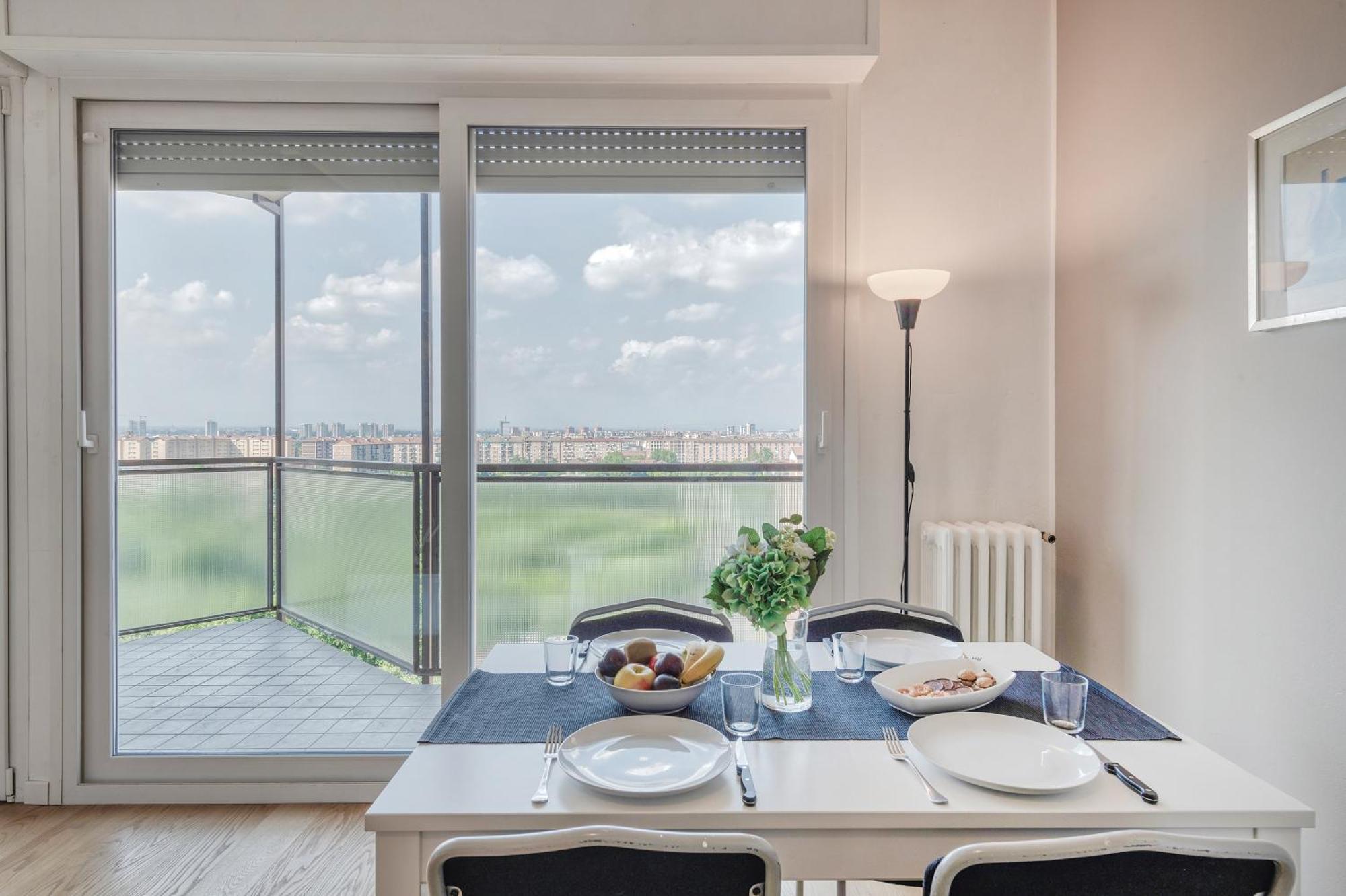 Omodeo, 19 - Ampio E Panoramico Appartement